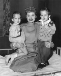 482px-Lucille_Ball_I_love_Lucy_Little_Ricky_actors_1955