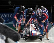 759px-USA-1_in_heat_3_of_4_man_bobsleigh_at_2010_Winter_Olympics_2010-02-27