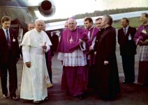 Pope_John_Paul_II_11_06_1987_01