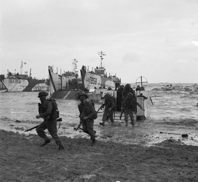 47 (RM) Commando coming ashore on Jig Green beach, Gold area. LCTs unloading priority vehicles of 231st Brigade, 50th Division, can be seen in background. (June 6, 1944). Source: Imperial War Museums,  B 5245.