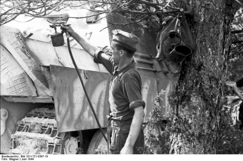 A German soldier spray painting a Jagdpanther tank destroyer for camouflage. France. (June 1944). Source: German Federal Archive, Bild 101I-721-0397-19.