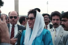 1024px-Benazir_bhutto_1988
