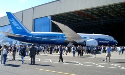 Boeing_787_Roll-out