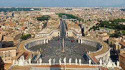 250px-St_Peter's_Square,_Vatican_City_-_April_2007